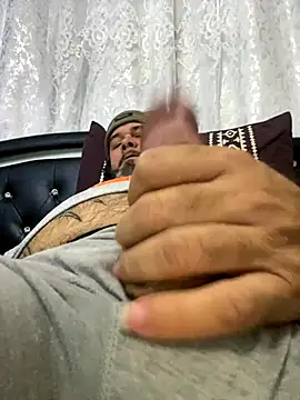 Snapshot of Cristian-Brayan chatting on December 3, 2025, 5:33 pm Cristian-Brayan online show from December 3, 2025, 5:33 pm