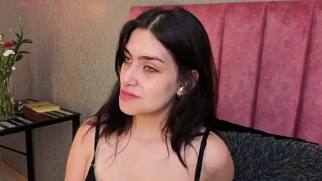 Alexa Thaylor  online show from February 26, 2026, 3:44 pm