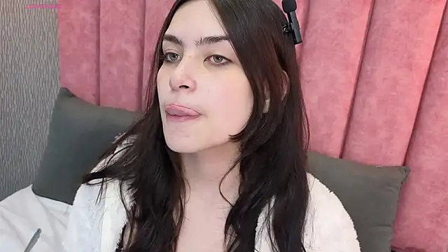 Alexa Thaylor  online show from March 5, 2026, 4:03 pm