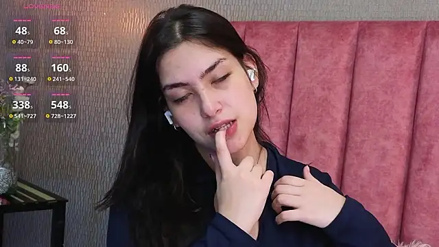 Alexa Thaylor  online show from March 11, 2026, 4:13 pm