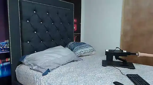 Snapshot of Sara_castillo1 chatting on March 6, 2025, 2:41 am Sara castillo1 online show from March 6, 2025, 2:41 am