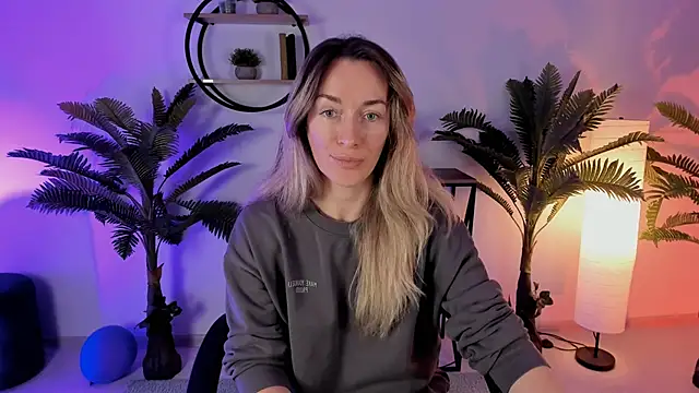 Snapshot of RebeccaMartinez chatting on January 4, 2025, 7:24 am RebeccaMartinez online show from January 4, 2025, 7:24 am