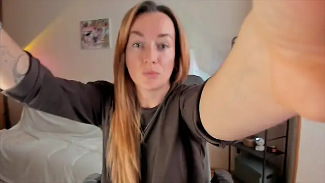 Snapshot of RebeccaMartinez chatting on October 31, 2025, 8:04 am RebeccaMartinez online show from October 31, 2025, 8:04 am