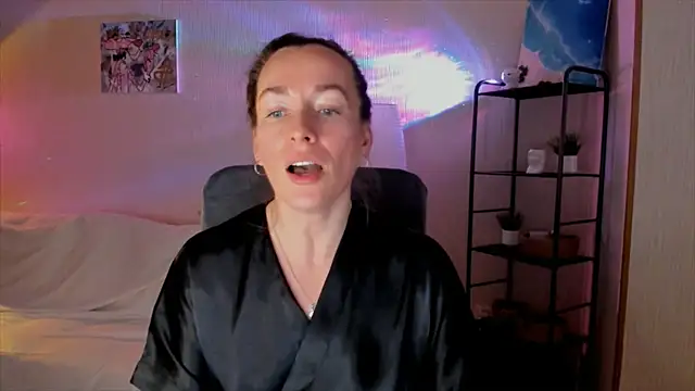 Snapshot of RebeccaMartinez chatting on November 19, 2025, 8:47 am RebeccaMartinez online show from November 19, 2025, 8:47 am