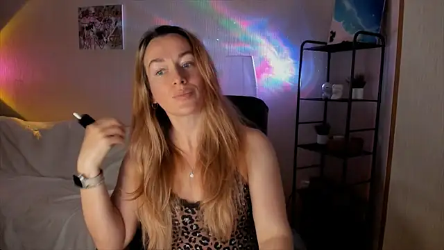 Snapshot of RebeccaMartinez chatting on November 21, 2025, 11:31 am RebeccaMartinez online show from November 21, 2025, 11:31 am