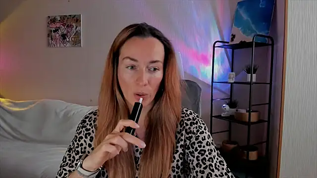 Snapshot of RebeccaMartinez chatting on November 27, 2025, 7:43 am RebeccaMartinez online show from November 27, 2025, 7:43 am