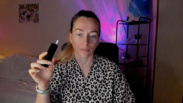 Snapshot of RebeccaMartinez chatting on November 28, 2025, 12:19 pm RebeccaMartinez online show from November 28, 2025, 12:19 pm