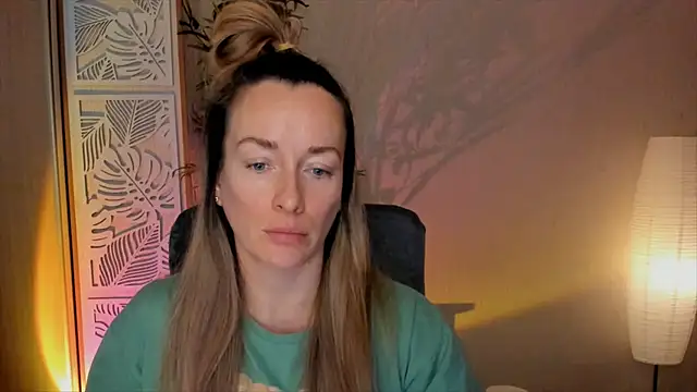 Snapshot of RebeccaMartinez chatting on February 14, 2026, 6:43 am RebeccaMartinez online show from February 14, 2026, 6:43 am