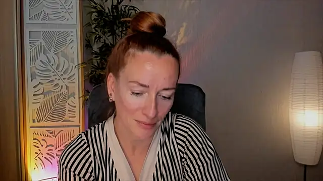 Snapshot of RebeccaMartinez chatting on June 4, 2026, 12:11 pm RebeccaMartinez online show from June 4, 2026, 12:11 pm
