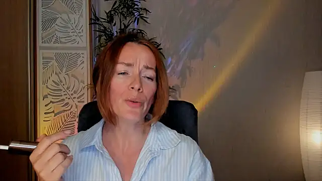 Snapshot of RebeccaMartinez chatting on June 18, 2026, 2:54 pm RebeccaMartinez online show from June 18, 2026, 2:54 pm