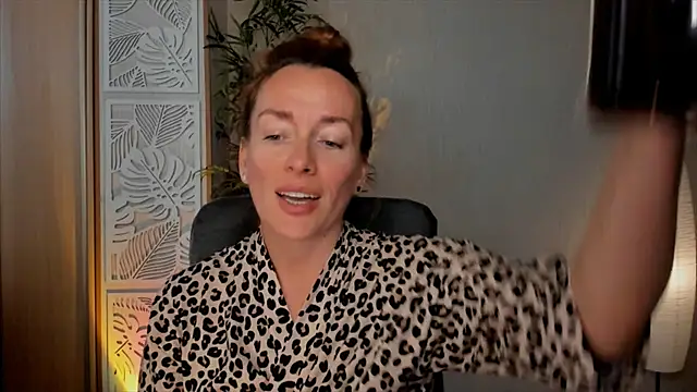 Snapshot of RebeccaMartinez chatting on June 30, 2026, 10:05 am RebeccaMartinez online show from June 30, 2026, 10:05 am