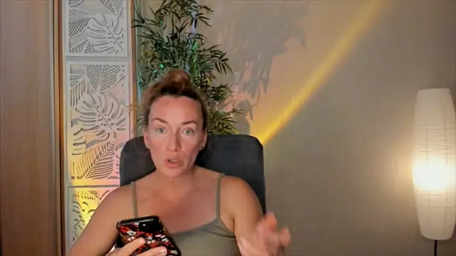 Snapshot of RebeccaMartinez chatting on July 14, 2026, 12:00 pm RebeccaMartinez online show from July 14, 2026, 12:00 pm