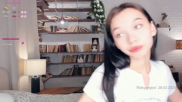 Snapshot of Riskyproject chatting on February 28, 2025, 7:05 am Riskyproject online show from February 28, 2025, 7:05 am