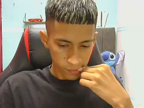 Angelstripboy online show from August 6, 2026, 11:39 pm
