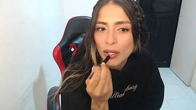 Snapshot of Liamiler01_ chatting on February 19, 2026, 1:56 am Liamiler01 online show from February 19, 2026, 1:56 am