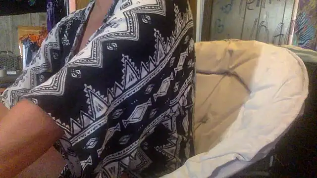 Snapshot of TrashleyRosebud chatting on June 19, 2026, 11:47 am TrashleyRosebud online show from June 19, 2026, 11:47 am