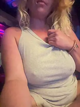 Snapshot of TrashleyRosebud chatting on July 20, 2026, 1:02 pm TrashleyRosebud online show from July 20, 2026, 1:02 pm