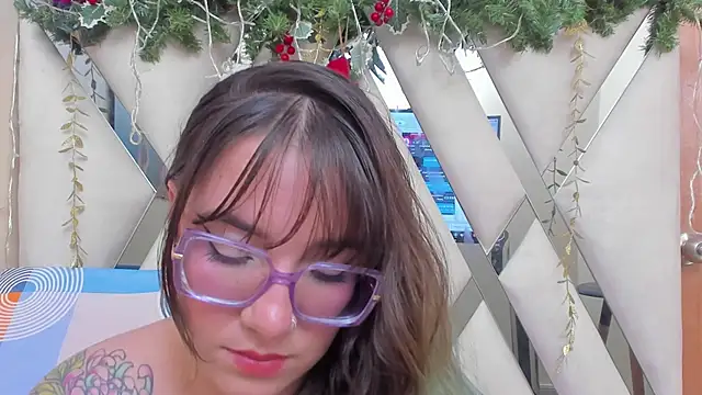 Snapshot of DEVA_BLUE_ chatting on December 6, 2024, 5:20 am DEVA BLUE online show from December 6, 2024, 5:20 am