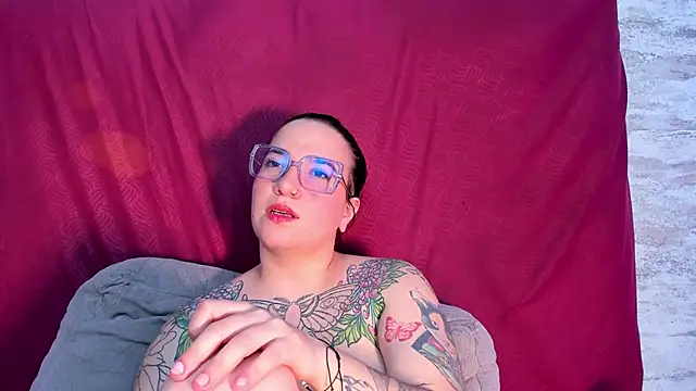 Snapshot of DEVA_BLUE_ chatting on March 16, 2025, 1:28 am DEVA BLUE online show from March 16, 2025, 1:28 am