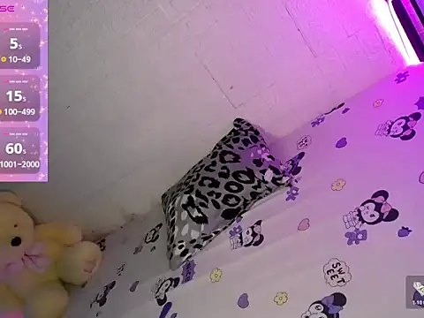 Snapshot of katie_white chatting on October 19, 2025, 8:26 am katie white online show from October 19, 2025, 8:26 am