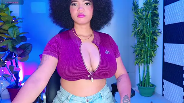 Snapshot of MalaikaBrown chatting on October 27, 2025, 12:20 pm MalaikaBrown online show from October 27, 2025, 12:20 pm