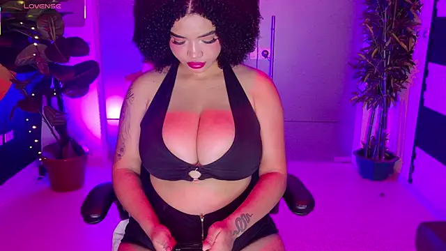 Snapshot of MalaikaBrown chatting on November 12, 2025, 12:16 pm MalaikaBrown online show from November 12, 2025, 12:16 pm