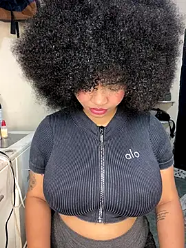 Snapshot of MalaikaBrown chatting on December 5, 2025, 1:36 am MalaikaBrown online show from December 5, 2025, 1:36 am