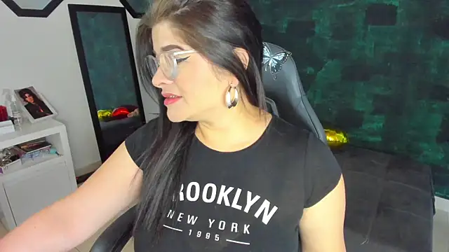 Snapshot of BellaFlaming chatting on January 13, 2025, 11:19 am BellaFlaming online show from January 13, 2025, 11:19 am