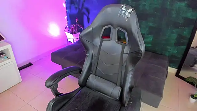 Snapshot of BellaFlaming chatting on January 14, 2025, 2:22 pm BellaFlaming online show from January 14, 2025, 2:22 pm