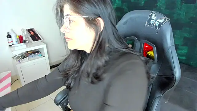 Snapshot of BellaFlaming chatting on January 15, 2025, 10:27 am BellaFlaming online show from January 15, 2025, 10:27 am