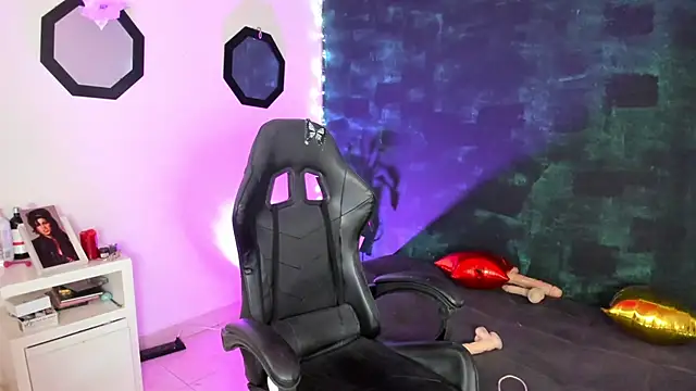 Snapshot of BellaFlaming chatting on January 20, 2025, 6:10 pm BellaFlaming online show from January 20, 2025, 6:10 pm