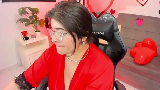 Snapshot of BellaFlaming chatting on February 14, 2025, 6:40 pm BellaFlaming online show from February 14, 2025, 6:40 pm