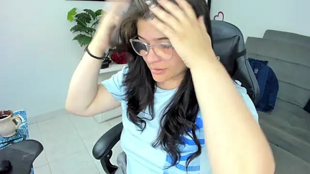 Snapshot of BellaFlaming chatting on March 4, 2025, 10:13 am BellaFlaming online show from March 4, 2025, 10:13 am