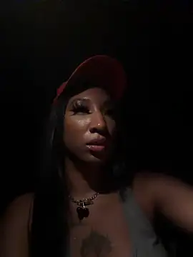 Snapshot of Iceblanca chatting on May 17, 2026, 4:21 am Iceblanca online show from May 17, 2026, 4:21 am