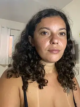 -Marivalda- online show from November 4, 2025, 1:43 pm