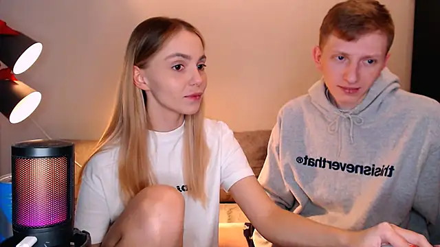 juliaanddima online show from November 21, 2025, 8:46 am