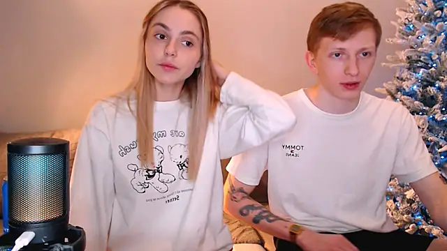 juliaanddima online show from December 22, 2025, 10:18 pm