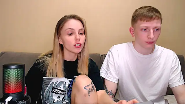 Snapshot of juliaanddima chatting on March 12, 2026, 9:54 pm juliaanddima online show from March 12, 2026, 9:54 pm