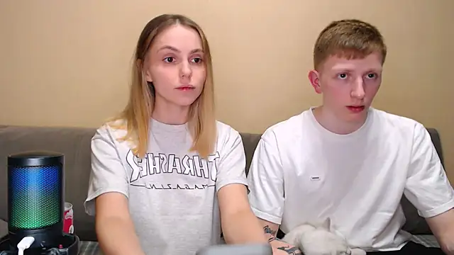 Snapshot of juliaanddima chatting on March 15, 2026, 10:16 pm juliaanddima online show from March 15, 2026, 10:16 pm