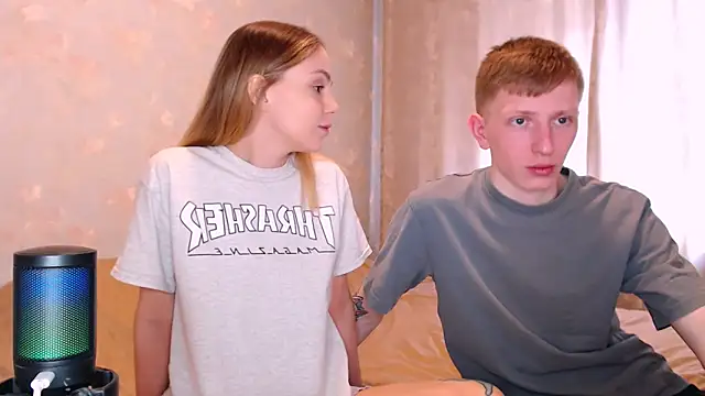 Snapshot of juliaanddima chatting on March 17, 2026, 7:23 am juliaanddima online show from March 17, 2026, 7:23 am