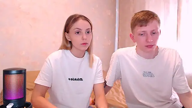 Snapshot of juliaanddima chatting on March 18, 2026, 7:22 am juliaanddima online show from March 18, 2026, 7:22 am