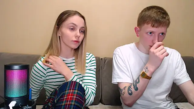 Snapshot of juliaanddima chatting on March 22, 2026, 10:13 pm juliaanddima online show from March 22, 2026, 10:13 pm