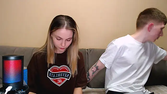 Snapshot of juliaanddima chatting on March 23, 2026, 10:25 pm juliaanddima online show from March 23, 2026, 10:25 pm