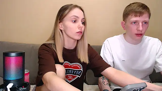 Snapshot of juliaanddima chatting on March 24, 2026, 10:48 pm juliaanddima online show from March 24, 2026, 10:48 pm