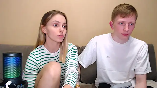 Snapshot of juliaanddima chatting on March 25, 2026, 9:54 pm juliaanddima online show from March 25, 2026, 9:54 pm