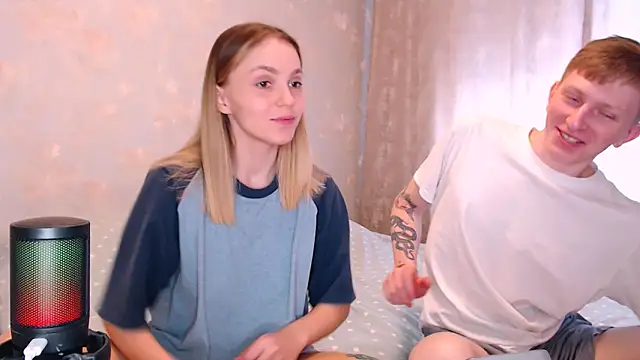 Snapshot of juliaanddima chatting on April 1, 2026, 8:26 am juliaanddima online show from April 1, 2026, 8:26 am