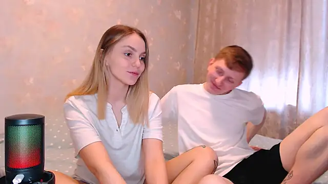 Snapshot of juliaanddima chatting on April 7, 2026, 9:21 am juliaanddima online show from April 7, 2026, 9:21 am