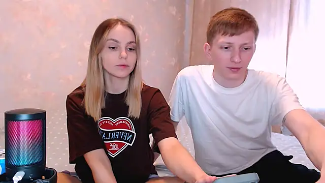 Snapshot of juliaanddima chatting on April 8, 2026, 8:58 am juliaanddima online show from April 8, 2026, 8:58 am