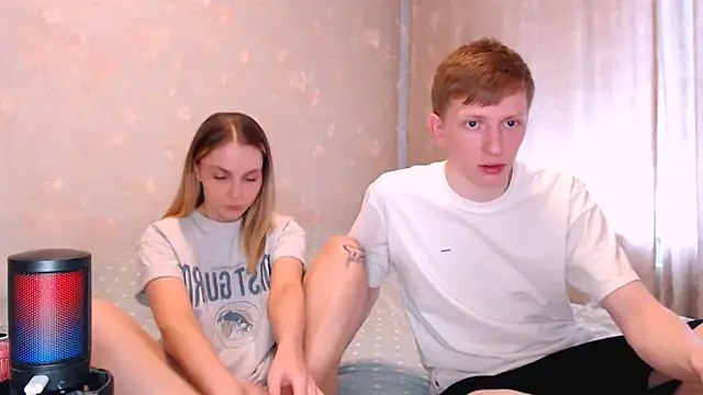 Snapshot of juliaanddima chatting on April 16, 2026, 7:42 am juliaanddima online show from April 16, 2026, 7:42 am