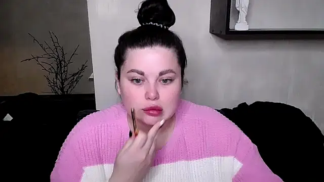 Emily Mo online show from November 6, 2025, 6:47 am